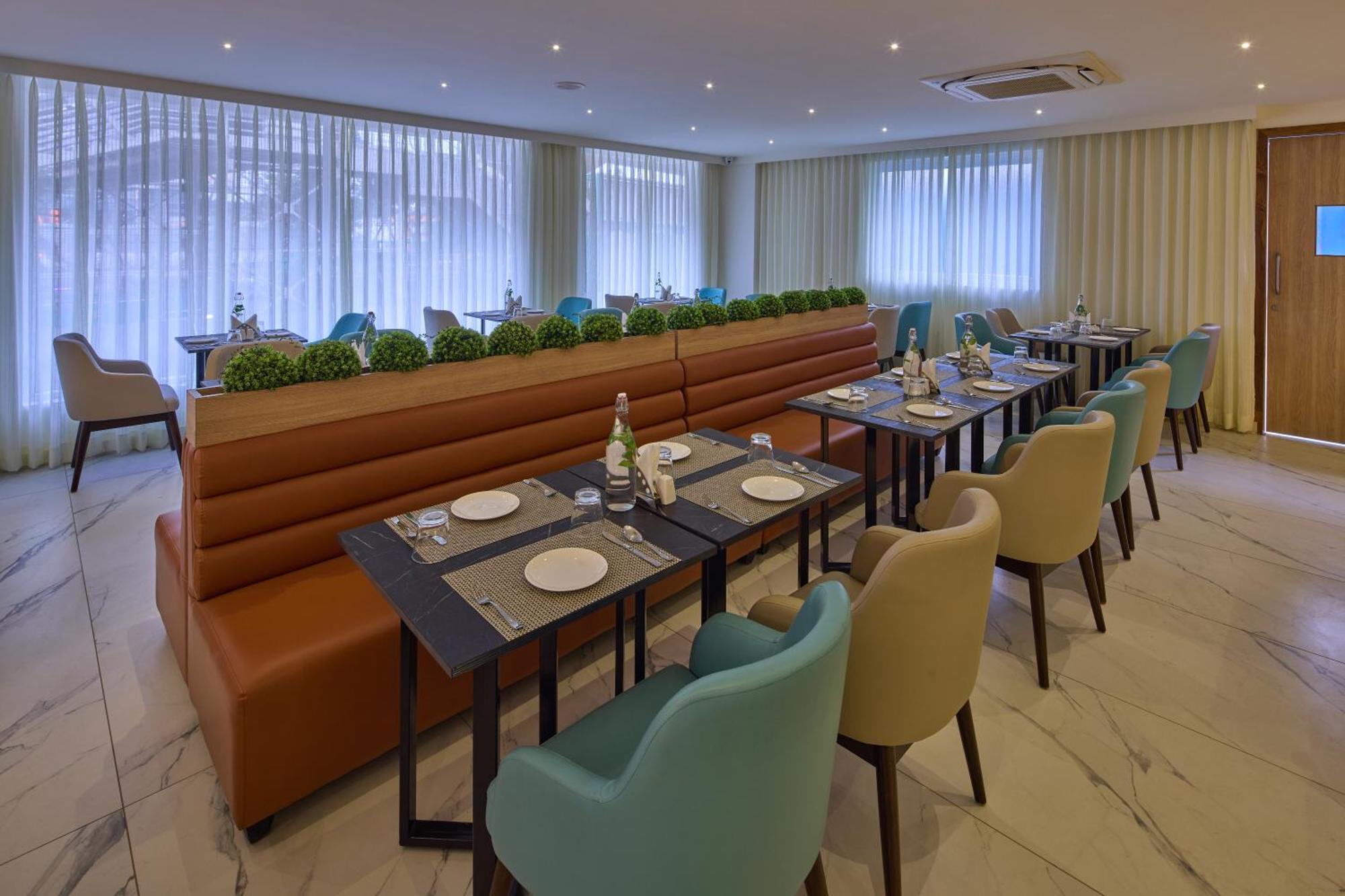 Grand Continent Hebbal A Sarovar Portico Affiliate Hotel Bangalore Exterior foto