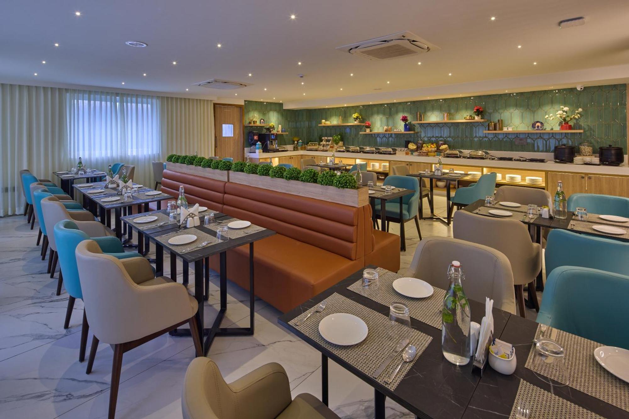 Grand Continent Hebbal A Sarovar Portico Affiliate Hotel Bangalore Exterior foto